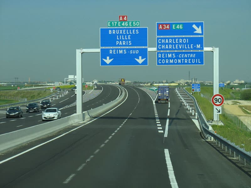 Autoroute A4 avec peu de trafic à Reims